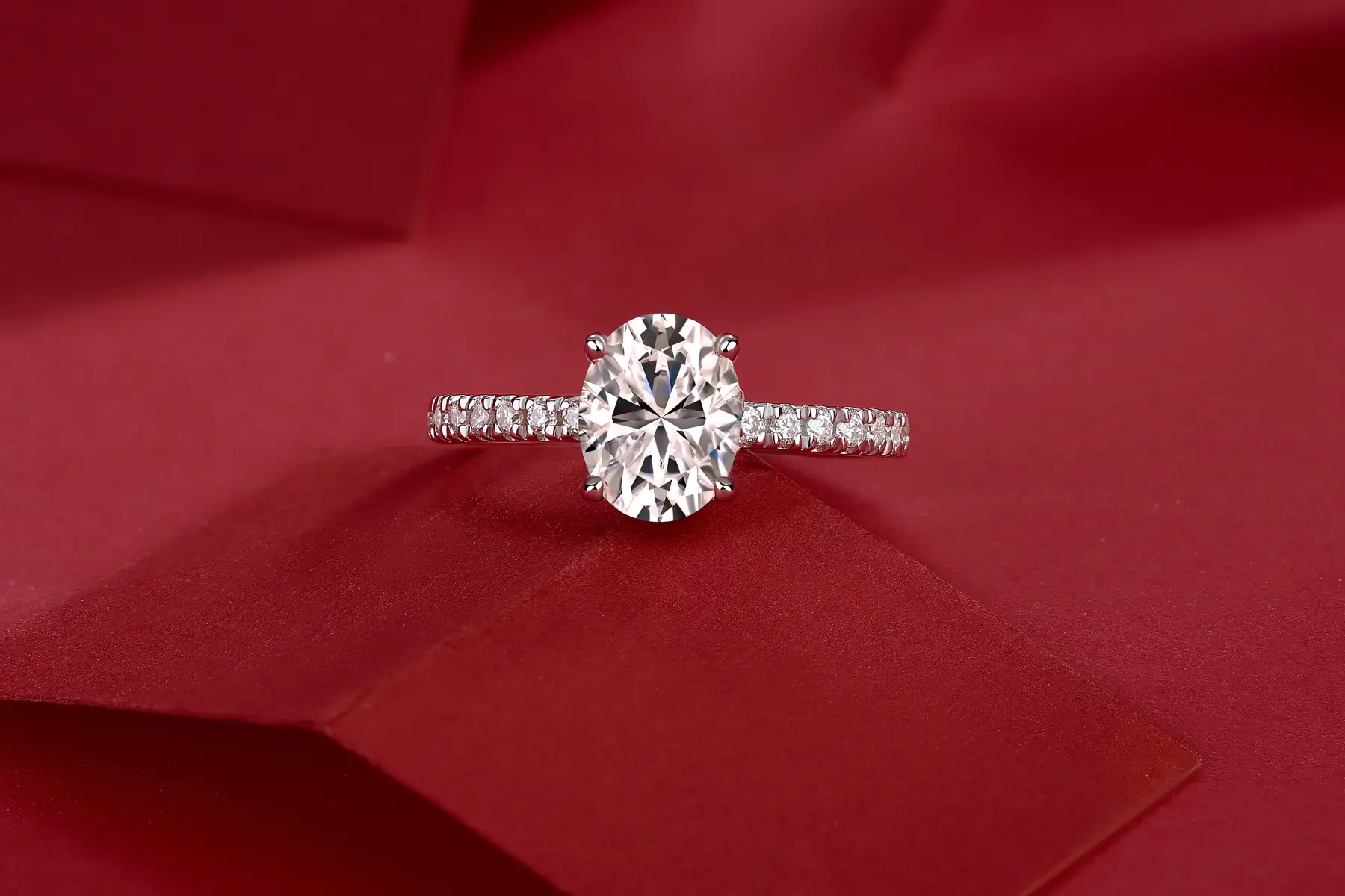 Platinával bevont ezüst gyűrű moissanite ékkővel