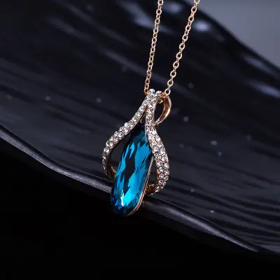 Aranyozott nyaklánc és fülbevaló szett