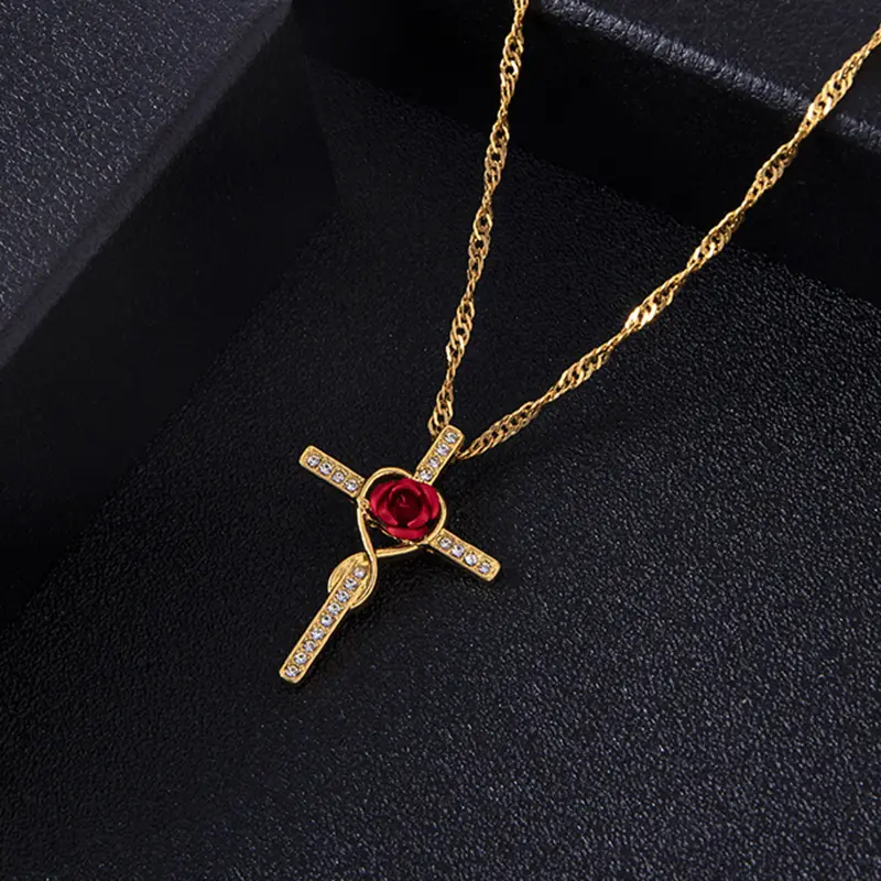 Rózsa Kereszt medálos nyaklánc